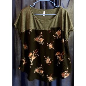 🌸Grey Floral Tee🌸